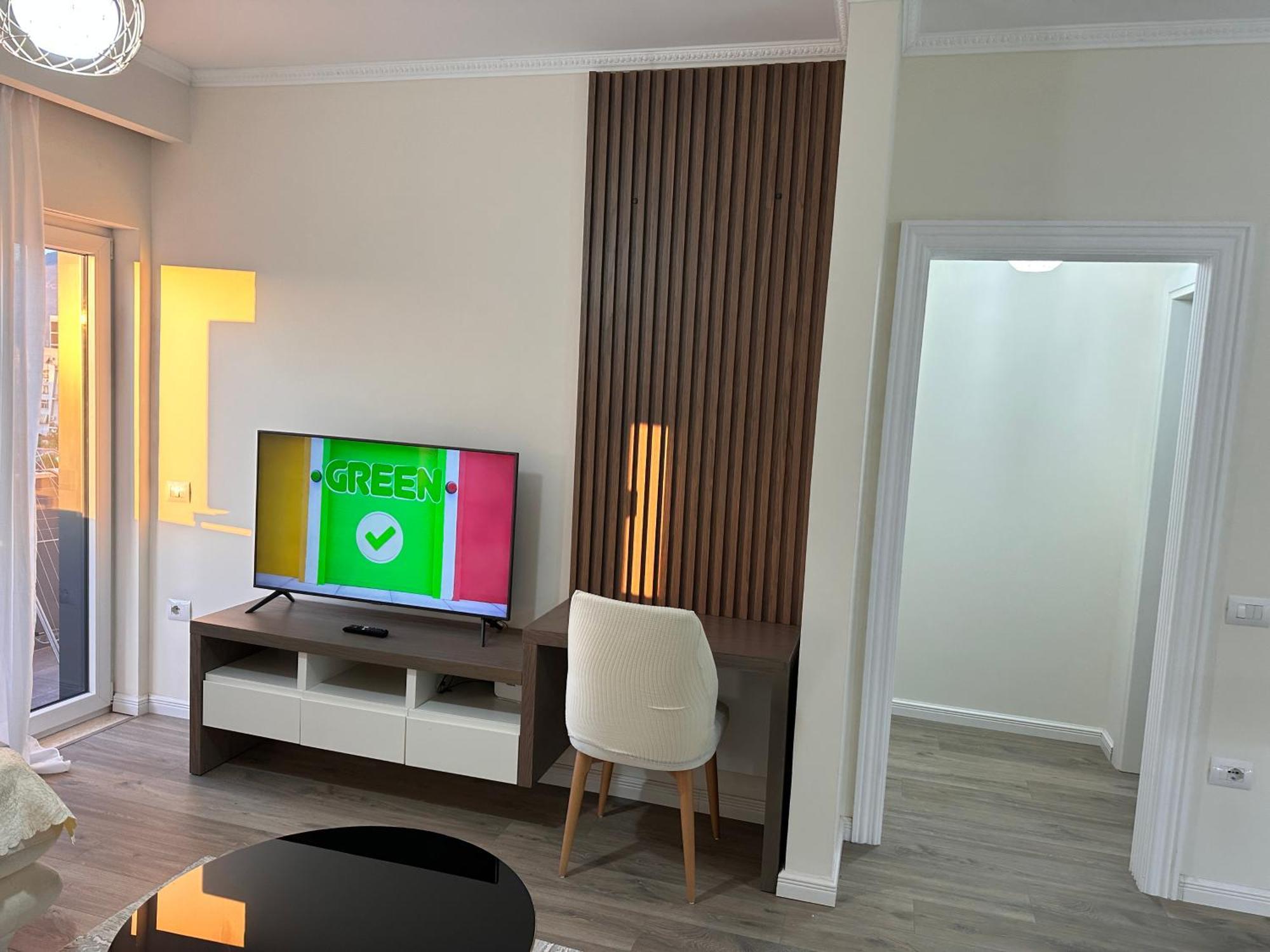 Spacious 2-Bedroom Apartment Near Center Tirana Kültér fotó