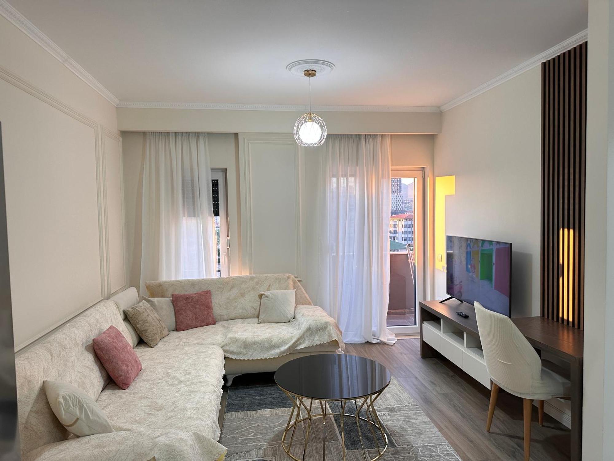 Spacious 2-Bedroom Apartment Near Center Tirana Kültér fotó